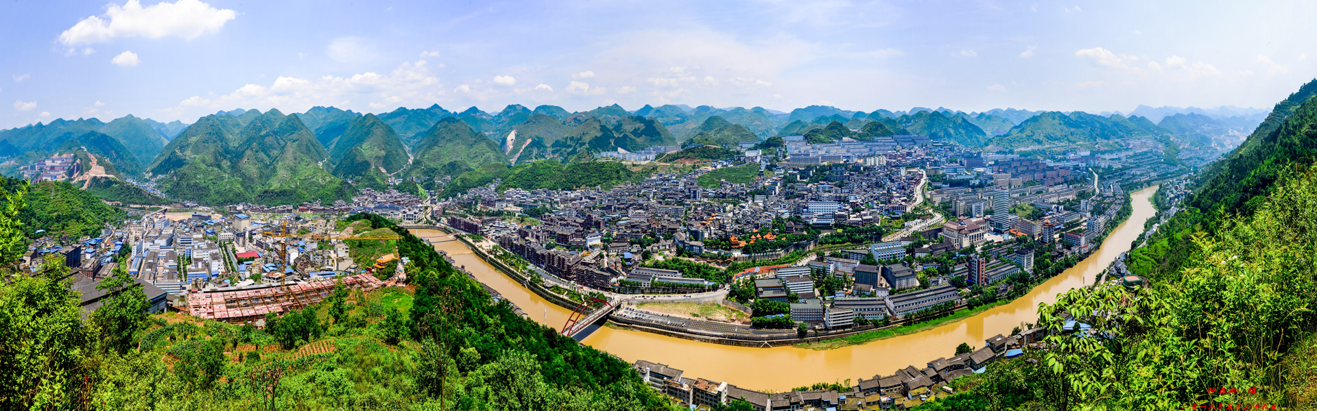 贵州龙国宴酒业有限公司,1958年建厂,拥有62年历史(1958-2020)的老